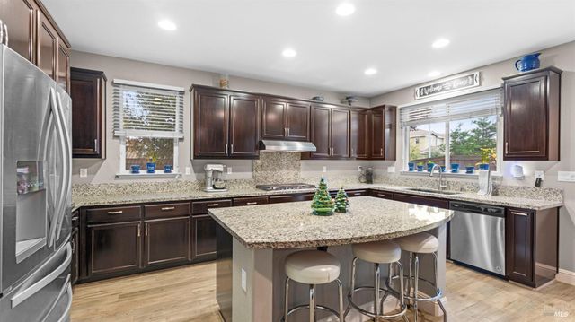 931 Noble Rd, Vacaville, CA 95688