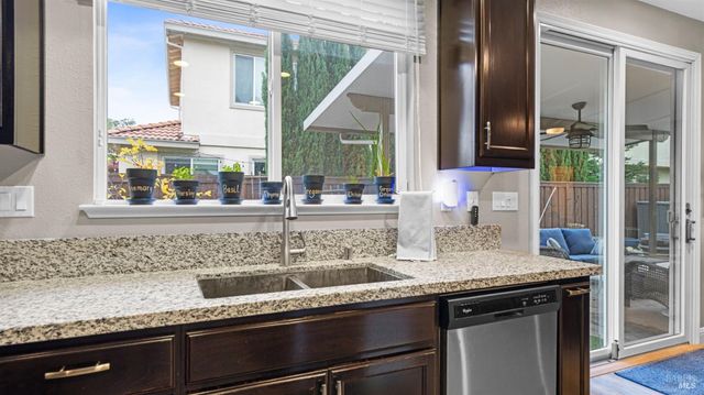 931 Noble Rd, Vacaville, CA 95688