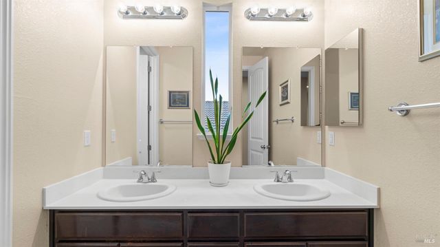 931 Noble Rd, Vacaville, CA 95688