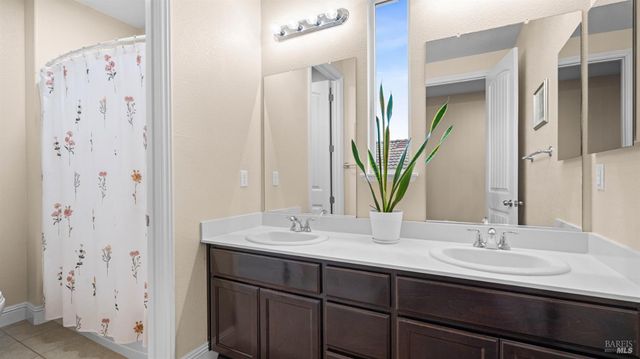 931 Noble Rd, Vacaville, CA 95688