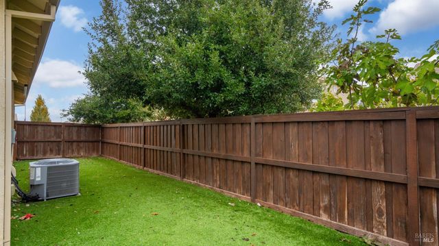 931 Noble Rd, Vacaville, CA 95688