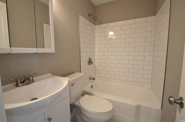 1304 Clara Avenue, Fort Wayne, IN 46805