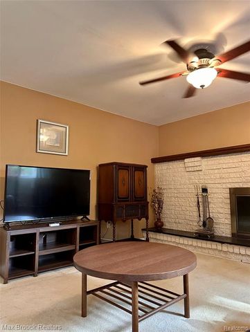 6942 Leslee Crest Drive, West Bloomfield, MI 48322