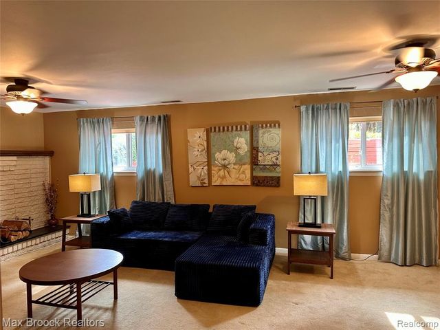6942 Leslee Crest Drive, West Bloomfield, MI 48322