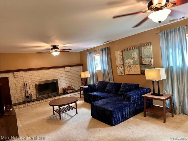 6942 Leslee Crest Drive, West Bloomfield, MI 48322