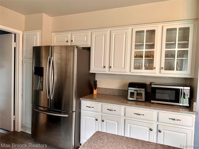 6942 Leslee Crest Drive, West Bloomfield, MI 48322