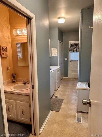 6942 Leslee Crest Drive, West Bloomfield, MI 48322