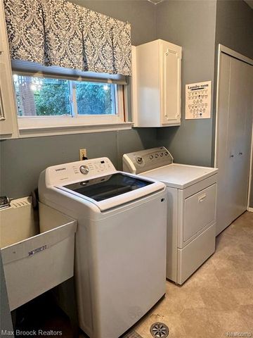 6942 Leslee Crest Drive, West Bloomfield, MI 48322