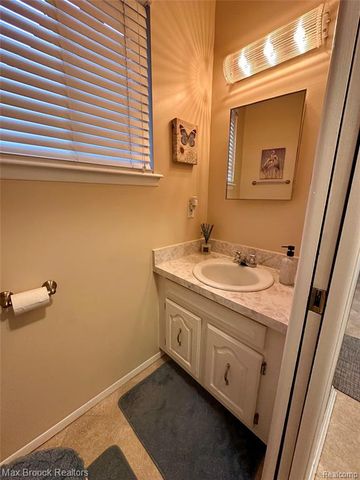 6942 Leslee Crest Drive, West Bloomfield, MI 48322