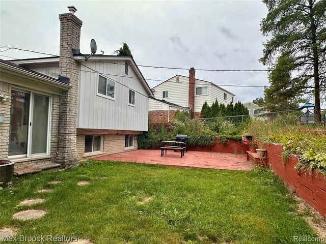 6942 Leslee Crest Drive, West Bloomfield, MI 48322