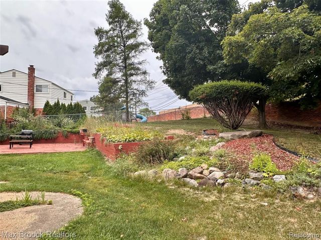 6942 Leslee Crest Drive, West Bloomfield, MI 48322