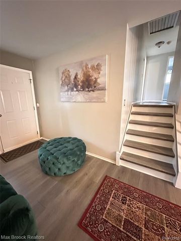 6942 Leslee Crest Drive, West Bloomfield, MI 48322