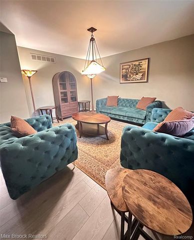 6942 Leslee Crest Drive, West Bloomfield, MI 48322