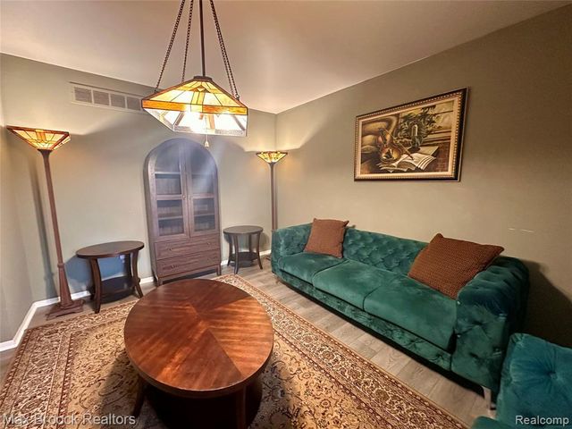 6942 Leslee Crest Drive, West Bloomfield, MI 48322