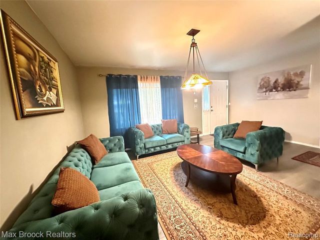 6942 Leslee Crest Drive, West Bloomfield, MI 48322