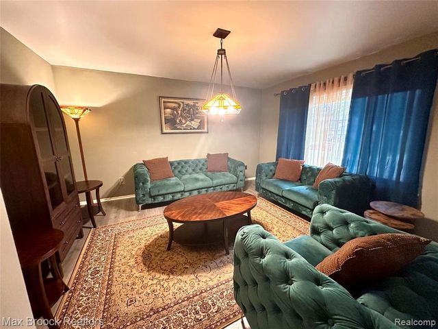 6942 Leslee Crest Drive, West Bloomfield, MI 48322