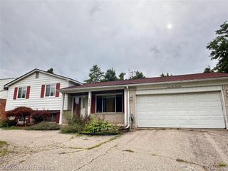 6942 Leslee Crest Drive, West Bloomfield, MI 48322