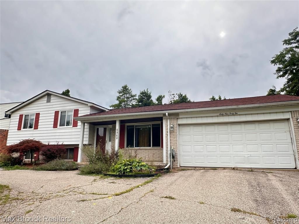 6942 Leslee Crest Drive, West Bloomfield, MI 48322