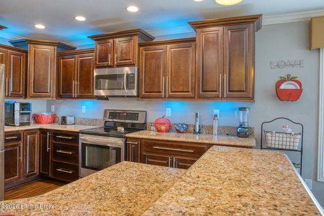 7220 Oakburn Dr, Louisville, KY 40258