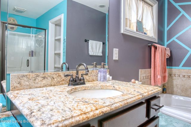 7220 Oakburn Dr, Louisville, KY 40258