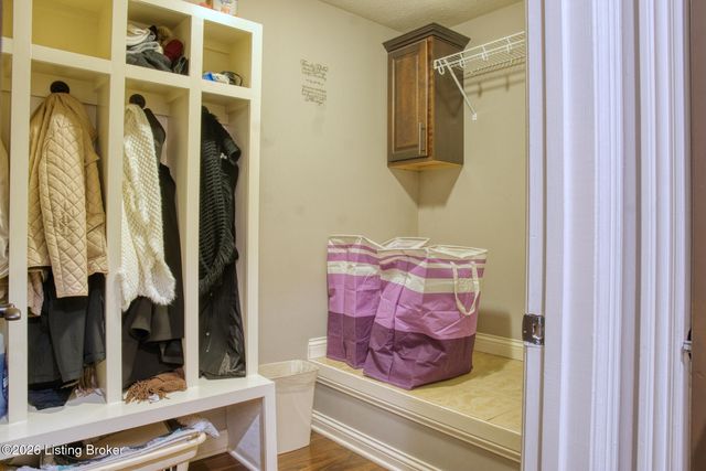 7220 Oakburn Dr, Louisville, KY 40258