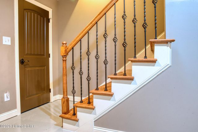 7220 Oakburn Dr, Louisville, KY 40258