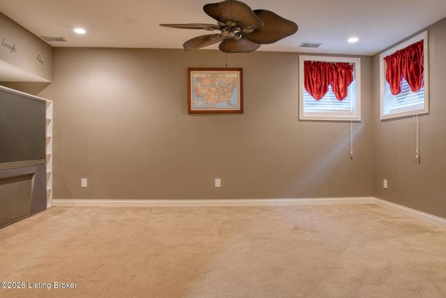 7220 Oakburn Dr, Louisville, KY 40258