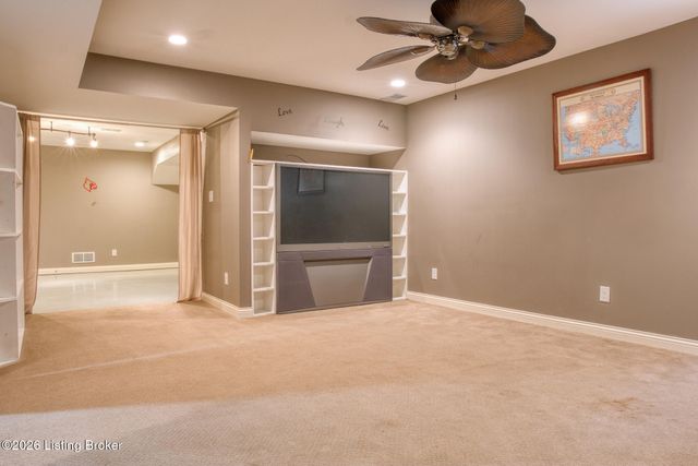 7220 Oakburn Dr, Louisville, KY 40258