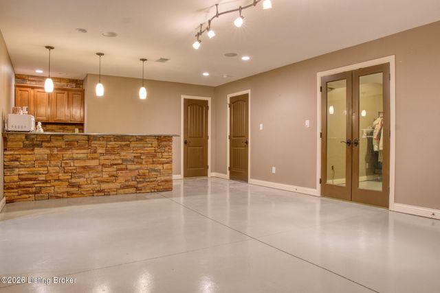 7220 Oakburn Dr, Louisville, KY 40258