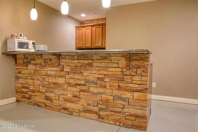 7220 Oakburn Dr, Louisville, KY 40258