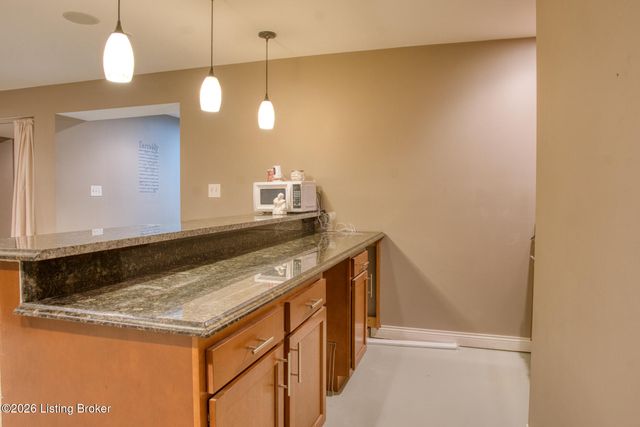 7220 Oakburn Dr, Louisville, KY 40258