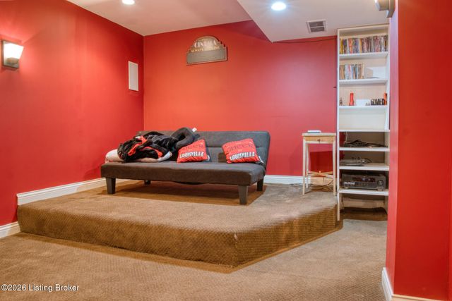 7220 Oakburn Dr, Louisville, KY 40258