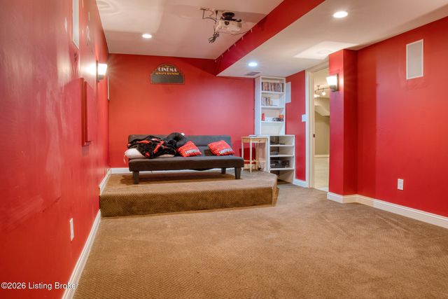 7220 Oakburn Dr, Louisville, KY 40258