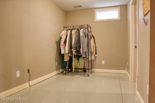 7220 Oakburn Dr, Louisville, KY 40258