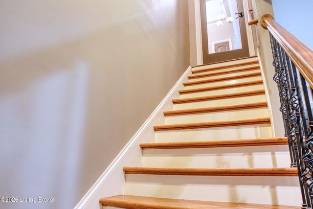 7220 Oakburn Dr, Louisville, KY 40258