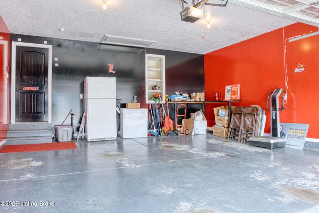 7220 Oakburn Dr, Louisville, KY 40258