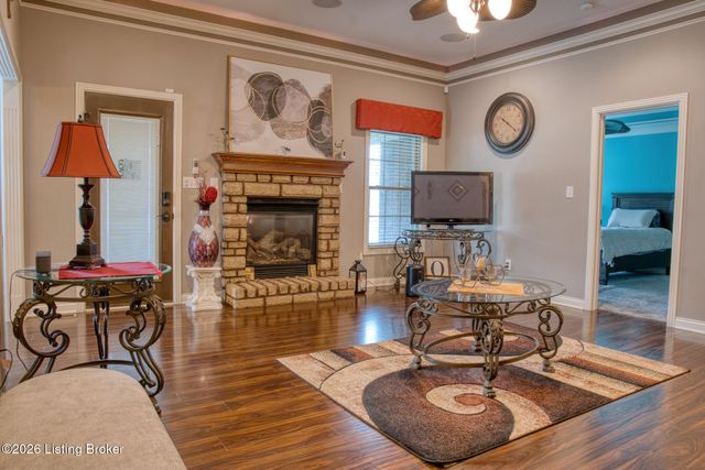 7220 Oakburn Dr, Louisville, KY 40258