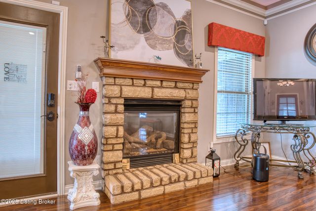 7220 Oakburn Dr, Louisville, KY 40258