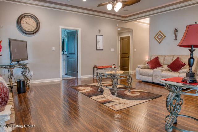 7220 Oakburn Dr, Louisville, KY 40258