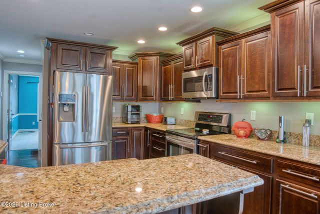 7220 Oakburn Dr, Louisville, KY 40258