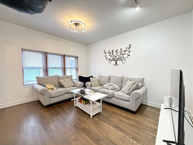 1933 W GRAND Avenue HOUSE, Chicago, IL 60622