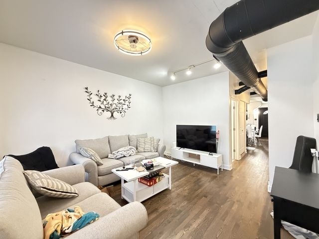 1933 W GRAND Avenue HOUSE, Chicago, IL 60622