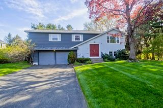 24 Willow Brook Dr, Agawam, MA 01001