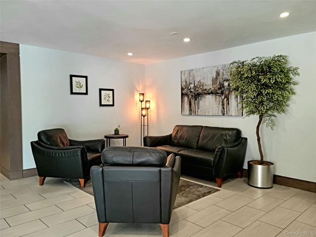 505 Central Avenue 305, White Plains, NY 10606