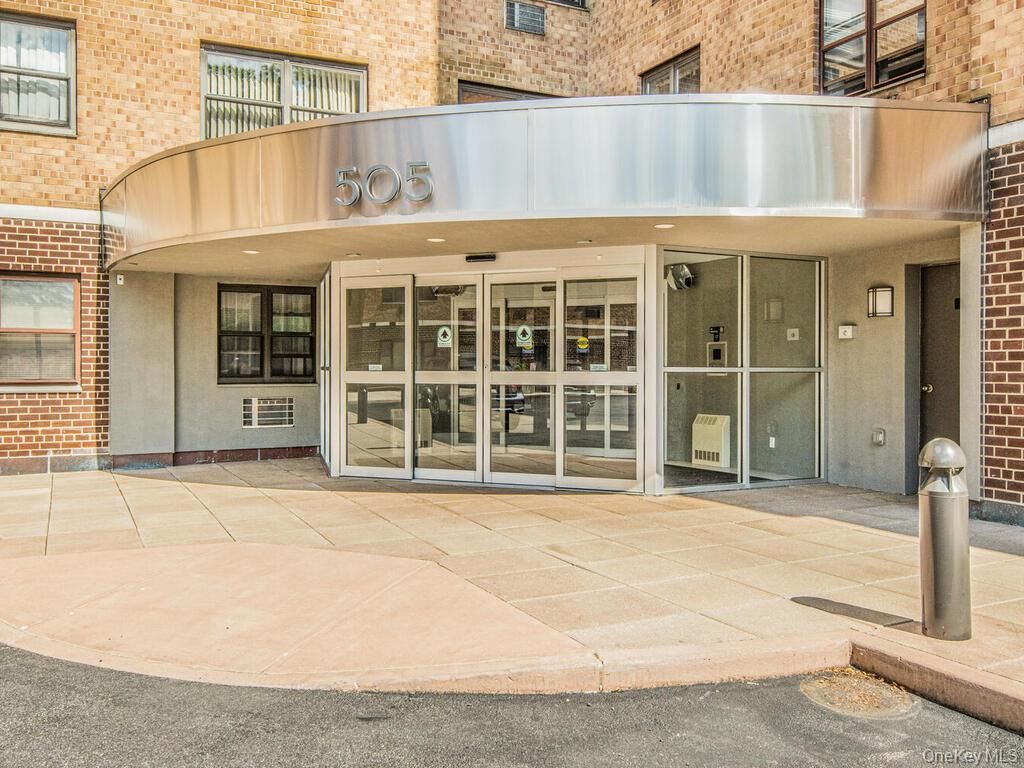 505 Central Avenue 305, White Plains, NY 10606 — photo 2