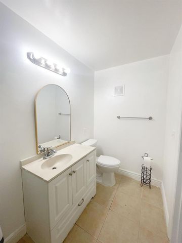 815 W Boynton Beach Boulevard 4-102, Boynton Beach, FL 33426