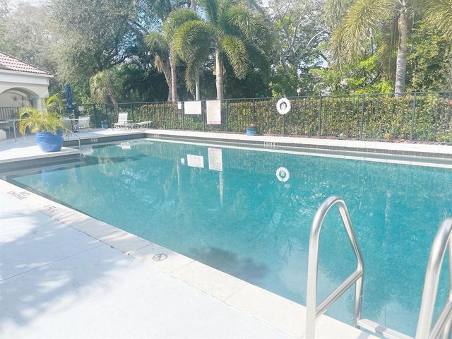 815 W Boynton Beach Boulevard 4-102, Boynton Beach, FL 33426