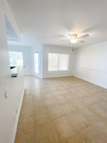 815 W Boynton Beach Boulevard 4-102, Boynton Beach, FL 33426