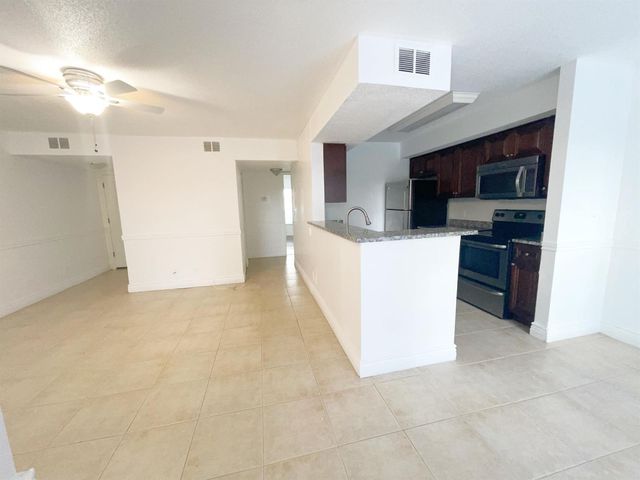 815 W Boynton Beach Boulevard 4-102, Boynton Beach, FL 33426