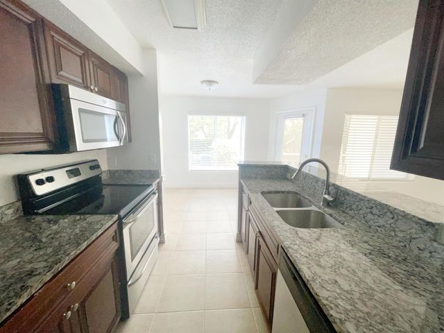 815 W Boynton Beach Boulevard 4-102, Boynton Beach, FL 33426